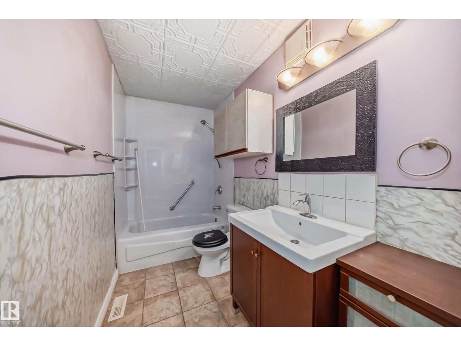 #28 3111 142 AV NW - 33