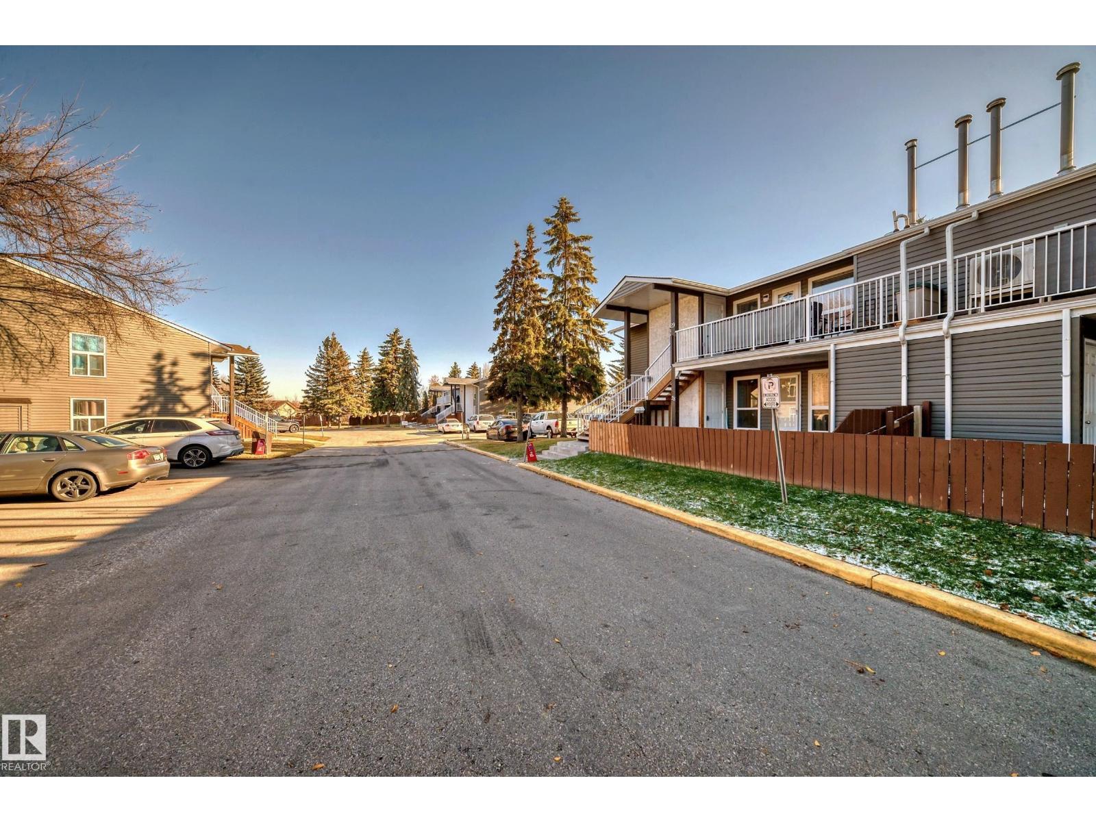 #28 3111 142 AV NW - 47