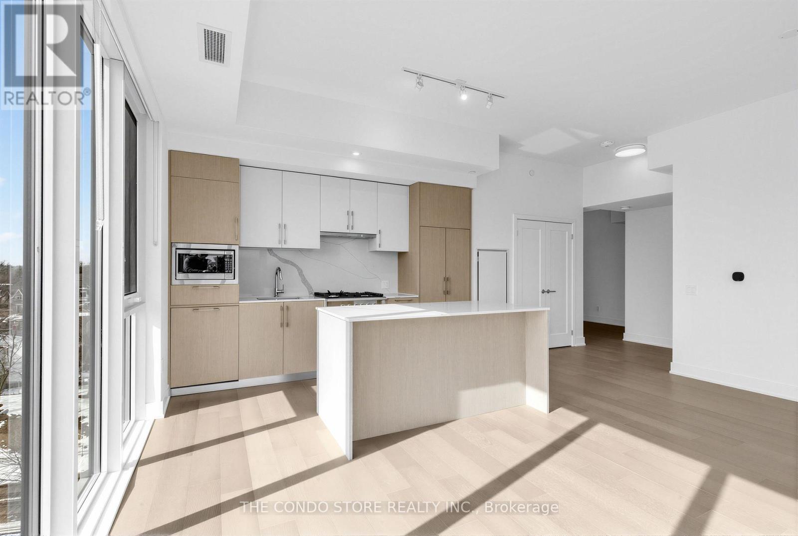 602 - 8 MANOR ROAD W