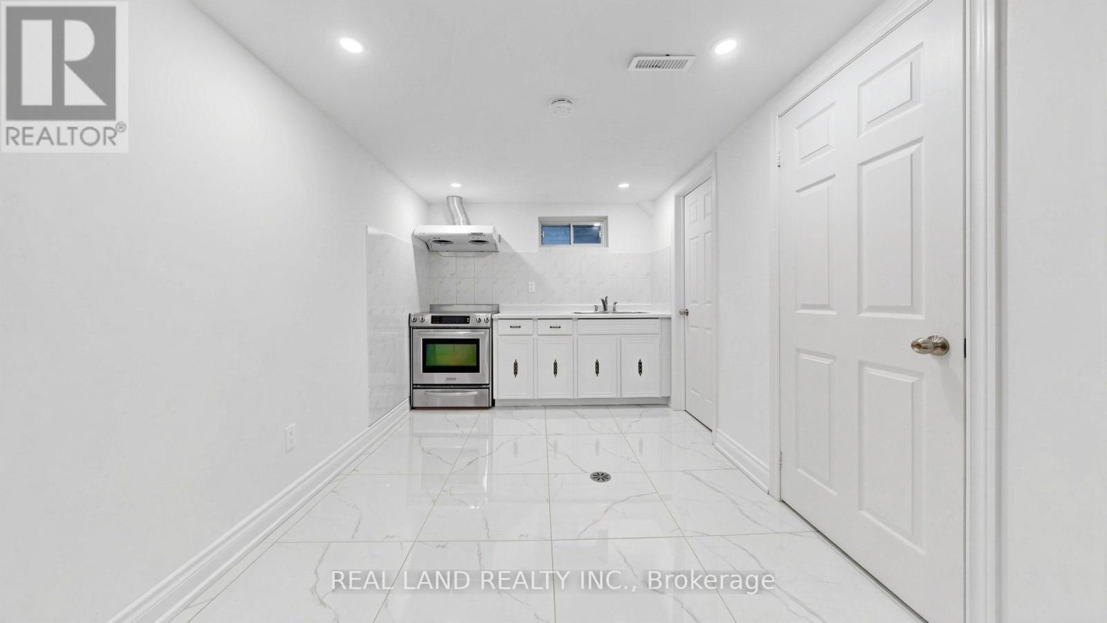 54 MARBLEMOUNT CRESCENT - 37