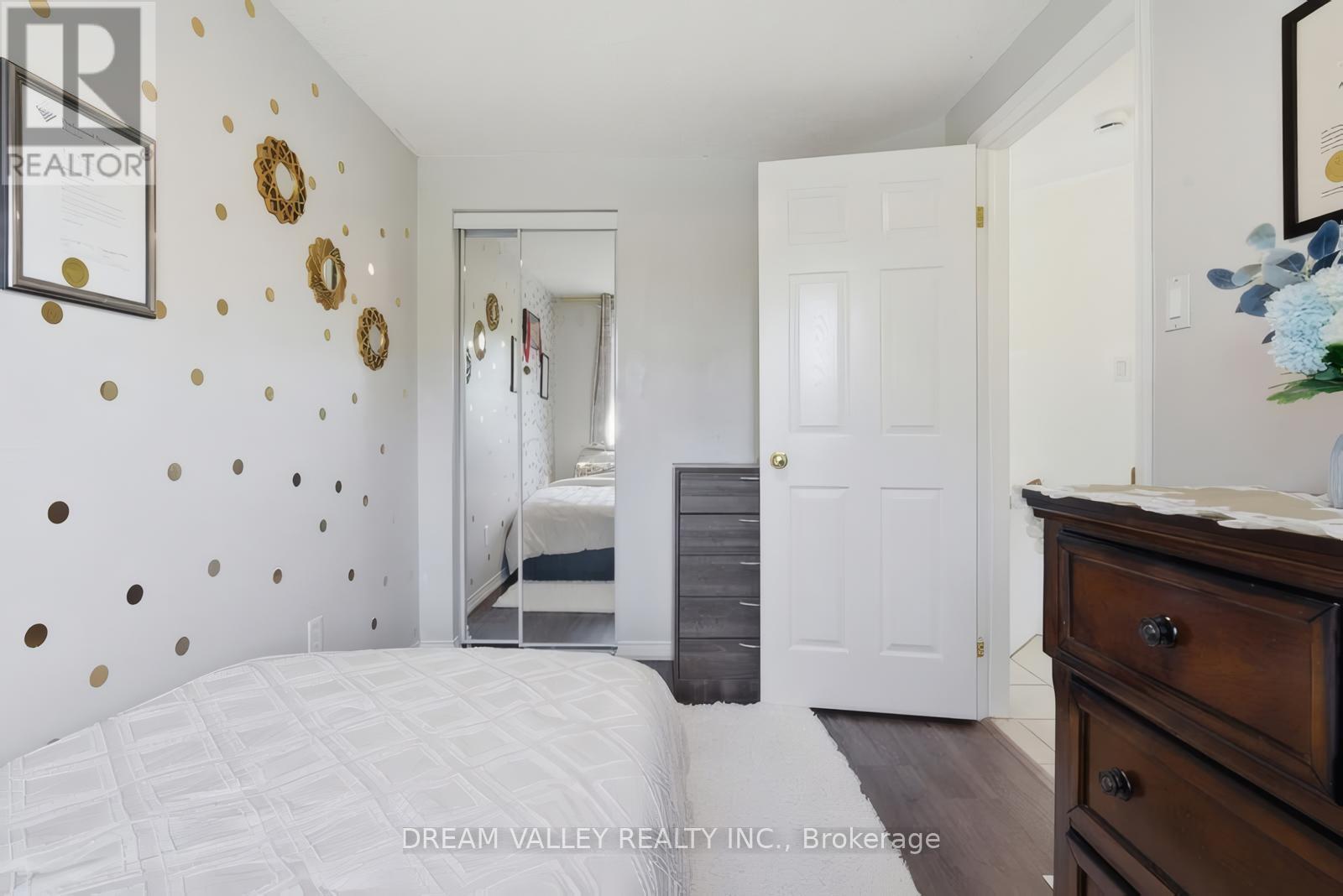 54 BAILEY AVENUE - 20