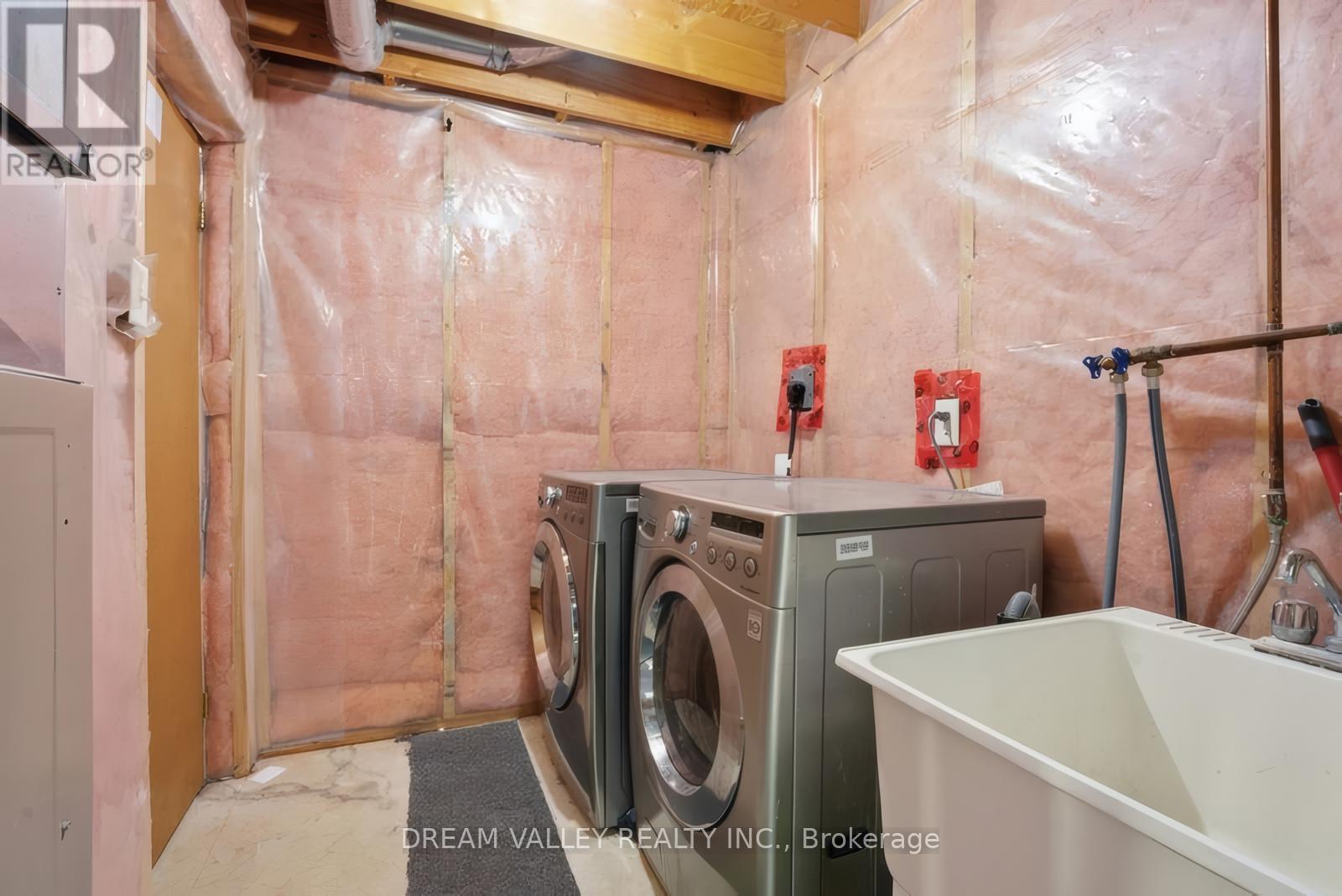 54 BAILEY AVENUE - 33
