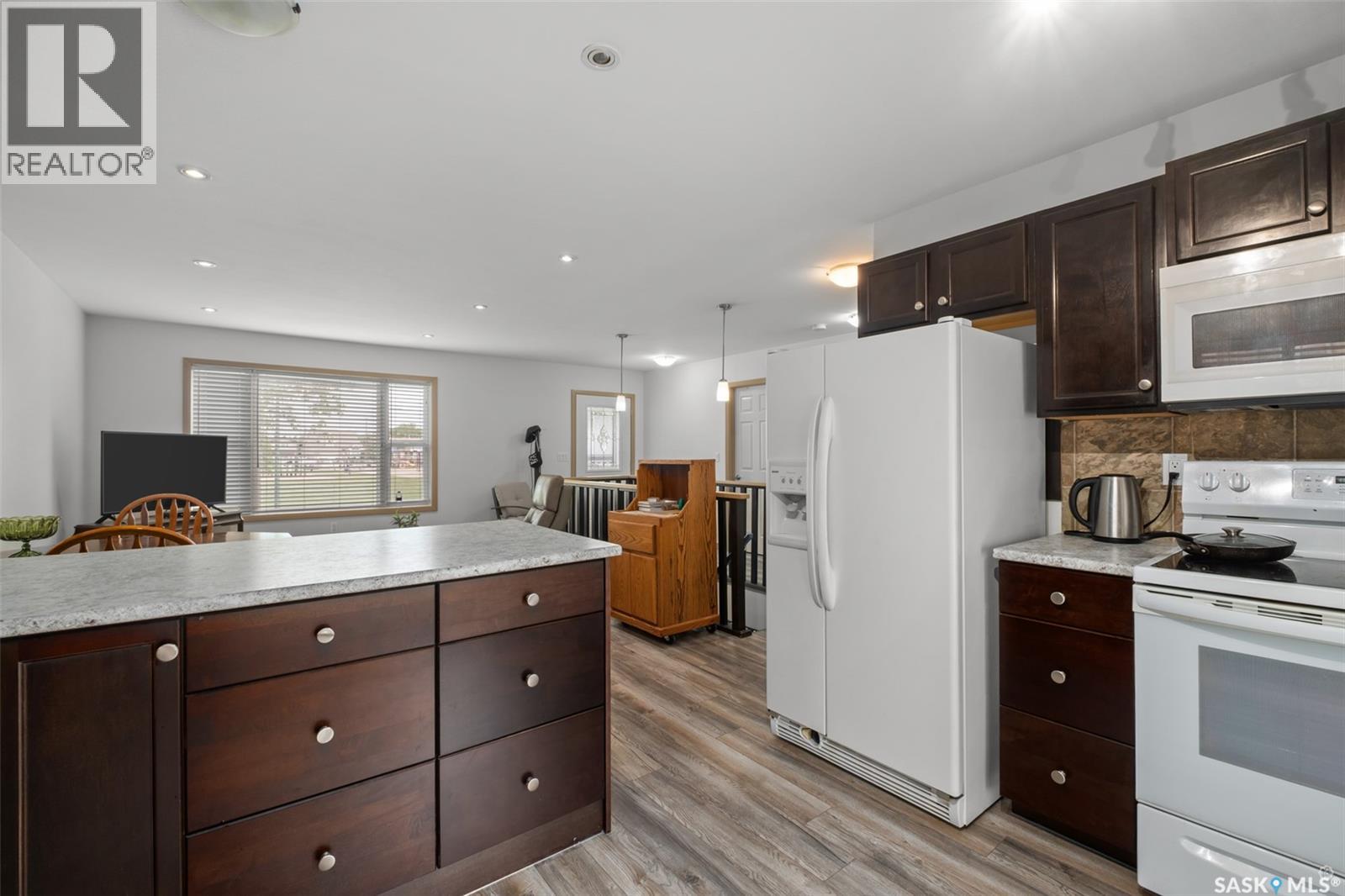441 6th STREET E - 12