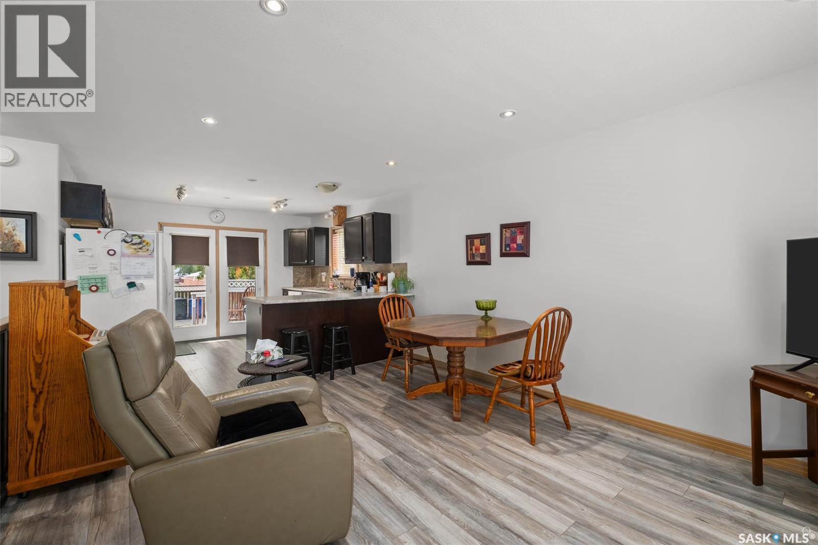 441 6th STREET E - 7