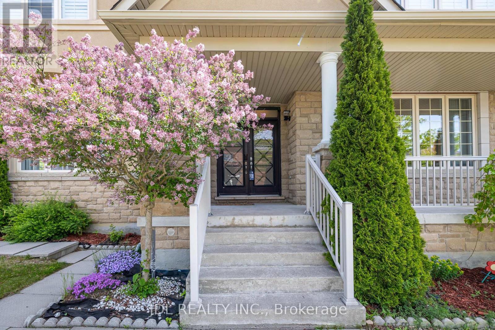 3 MANSARD DRIVE - 40