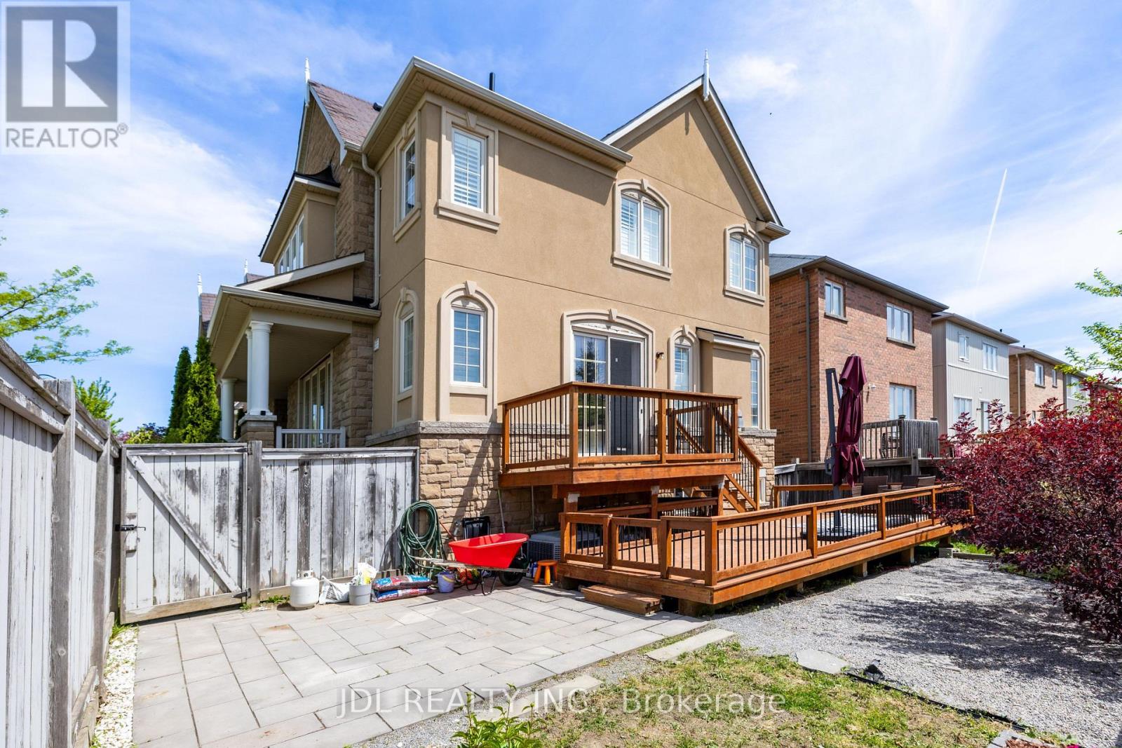 3 MANSARD DRIVE - 32