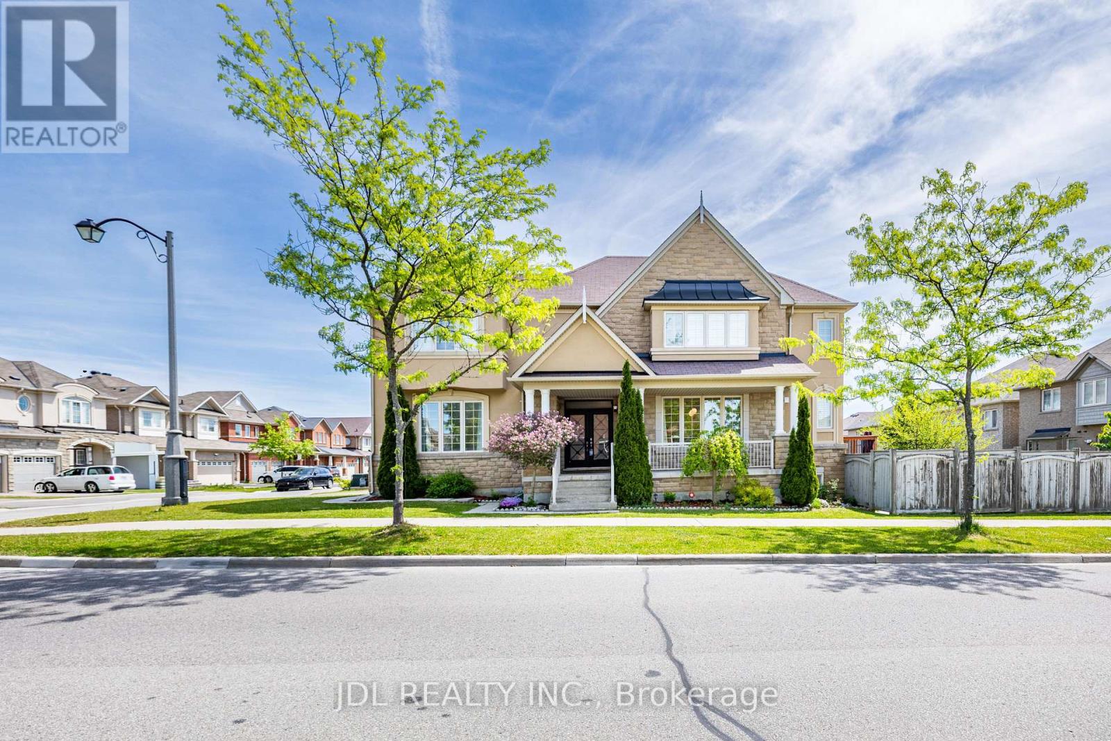 3 MANSARD DRIVE - 37