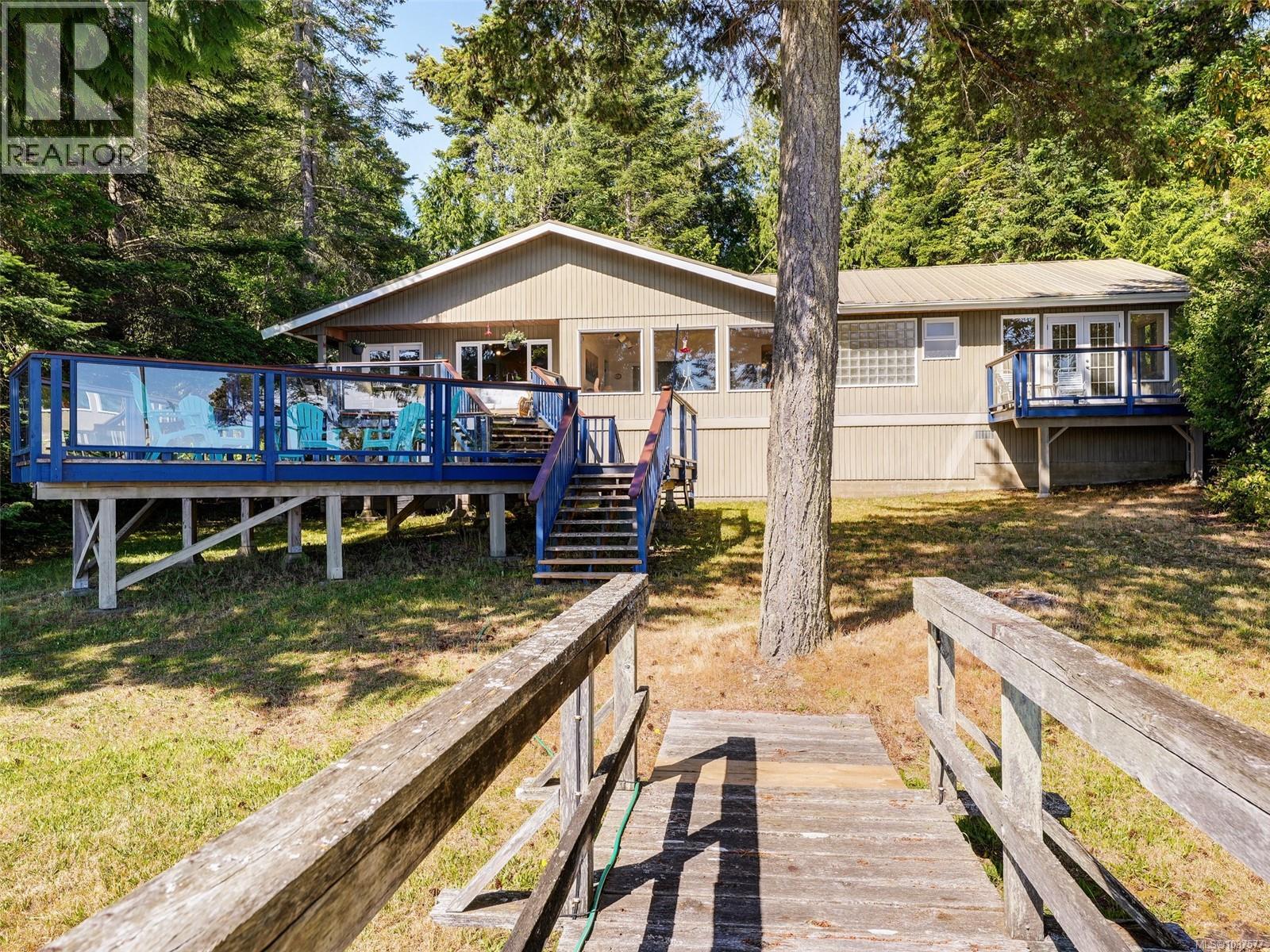 85 McKenzie Cres - 1