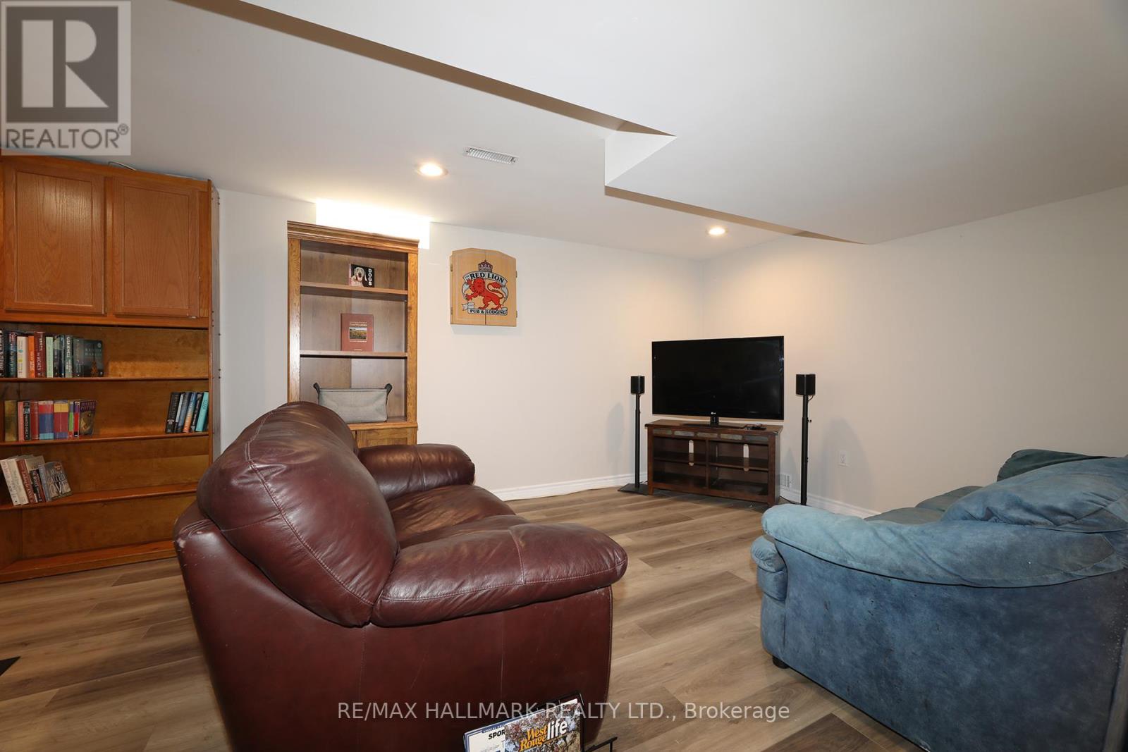 12 BOWES GARDEN COURT - 28