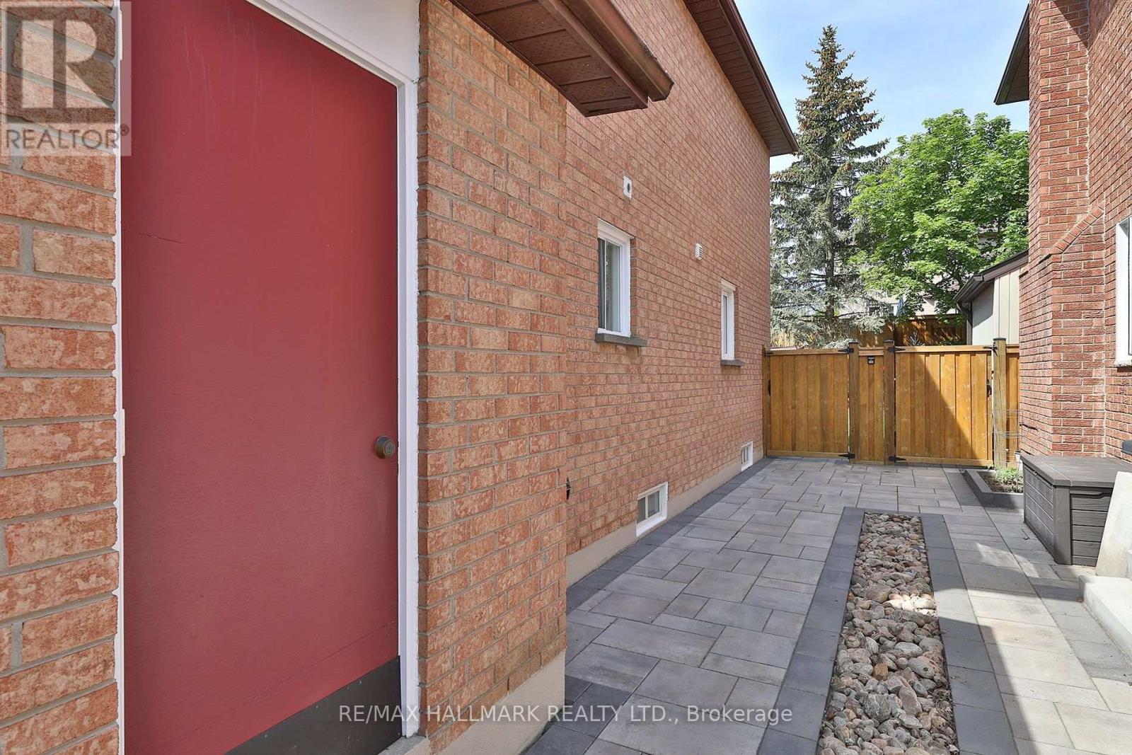 12 BOWES GARDEN COURT - 31
