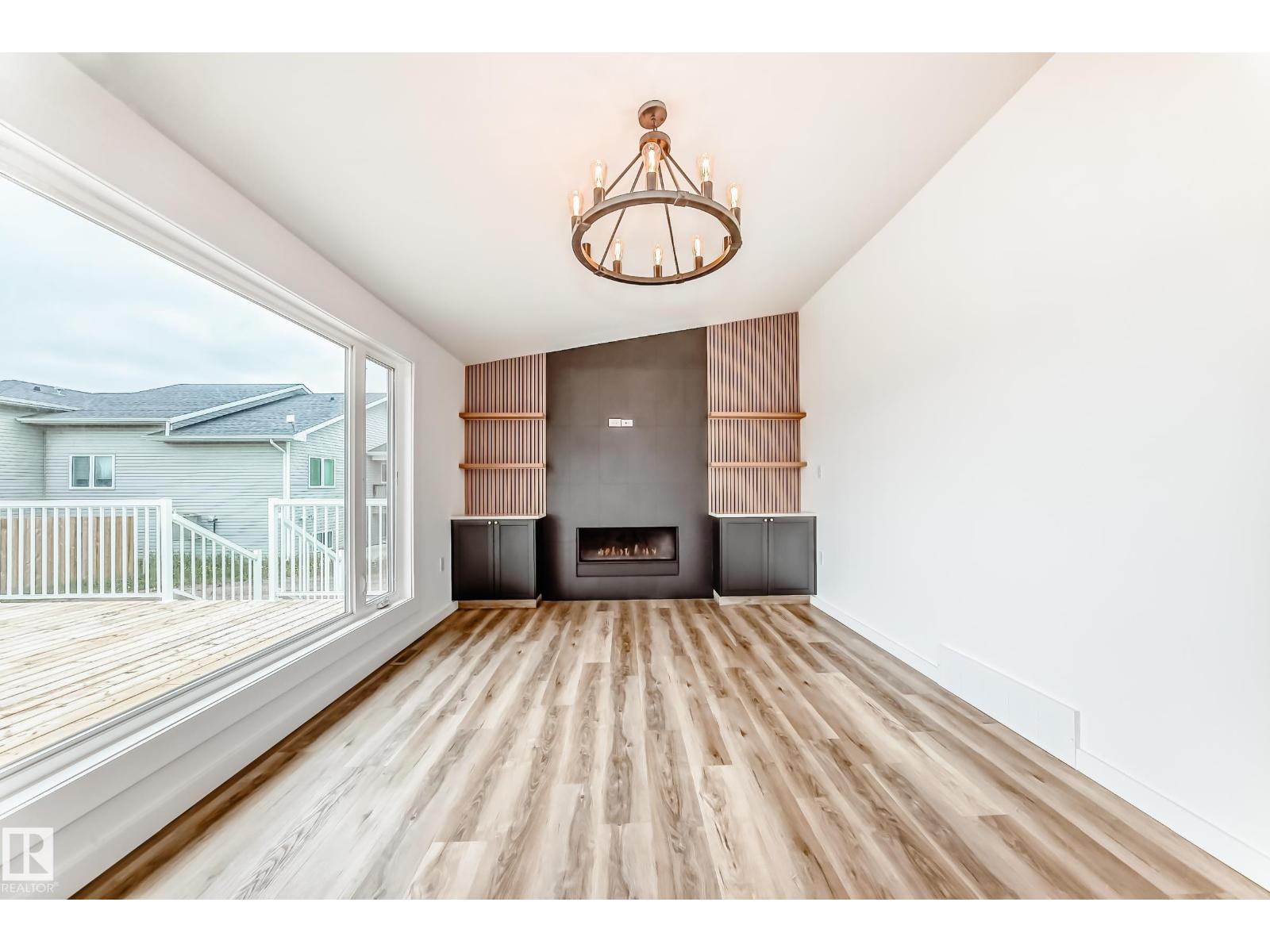 5608 45 ST - 15