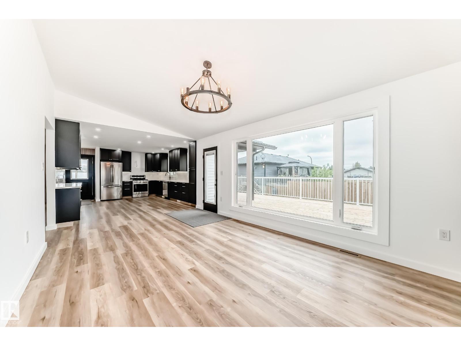 5608 45 ST - 17