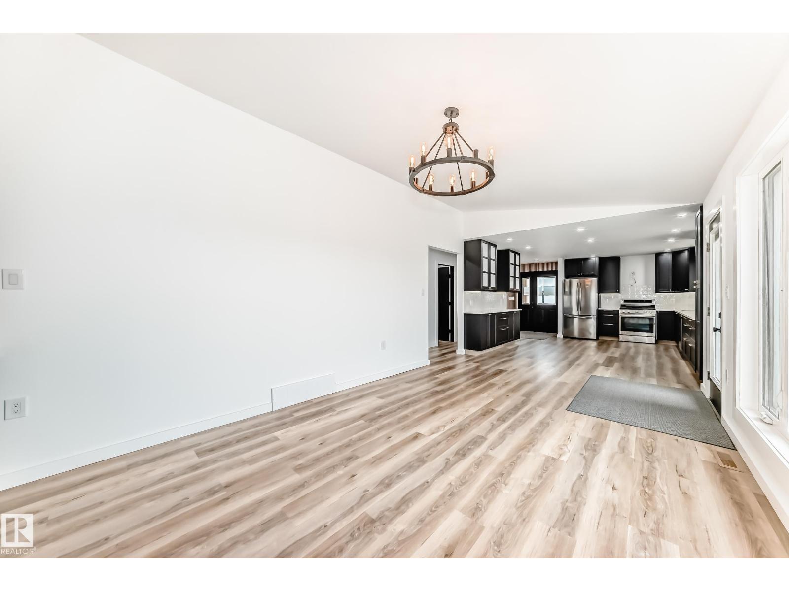 5608 45 ST - 19