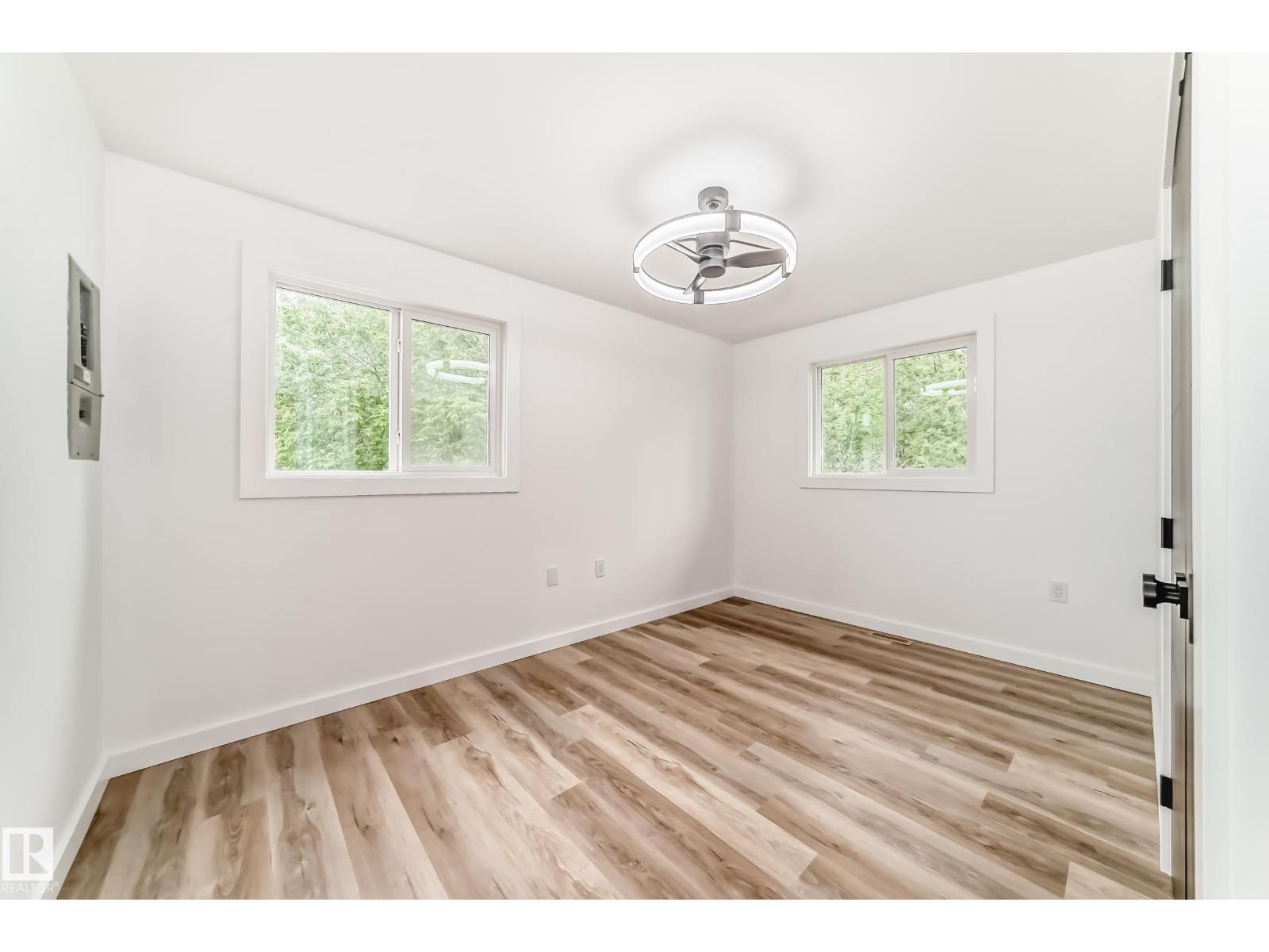 5608 45 ST - 20