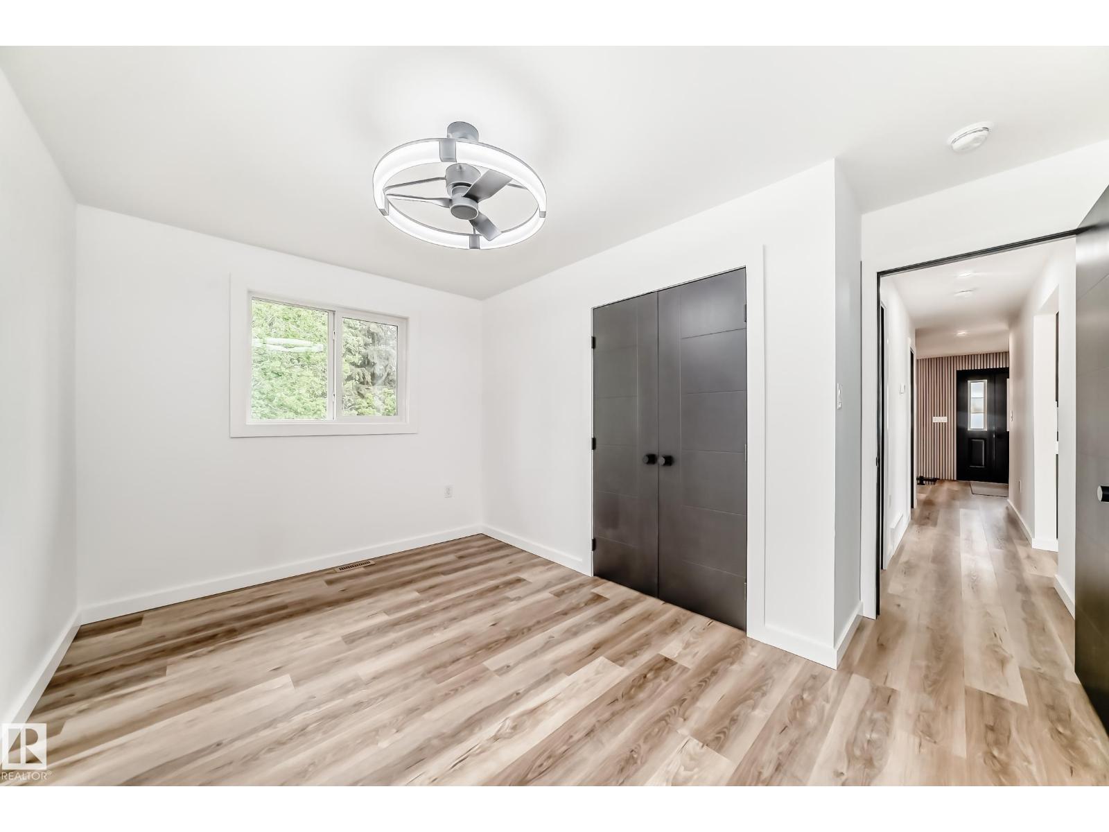 5608 45 ST - 21