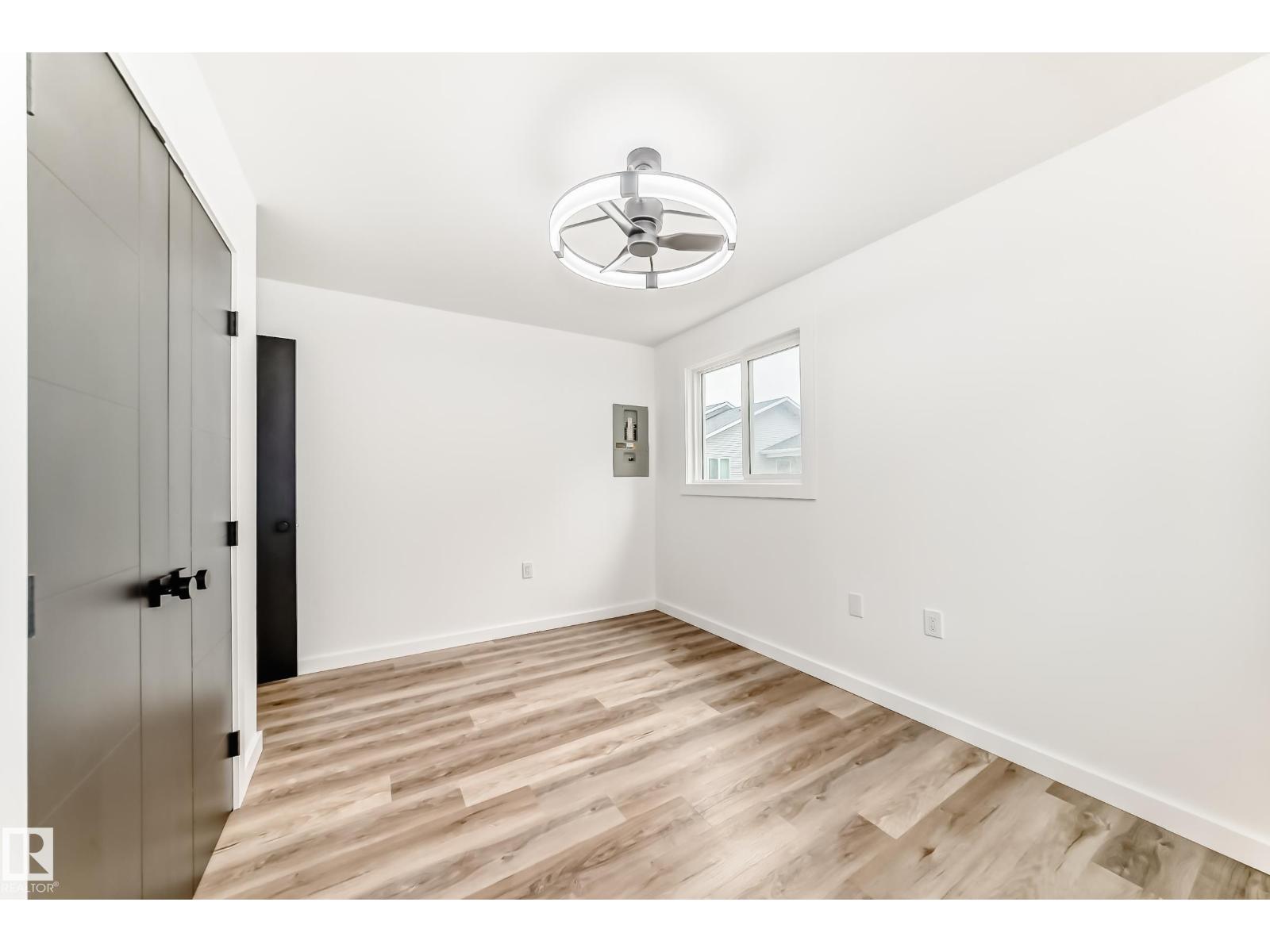 5608 45 ST - 23