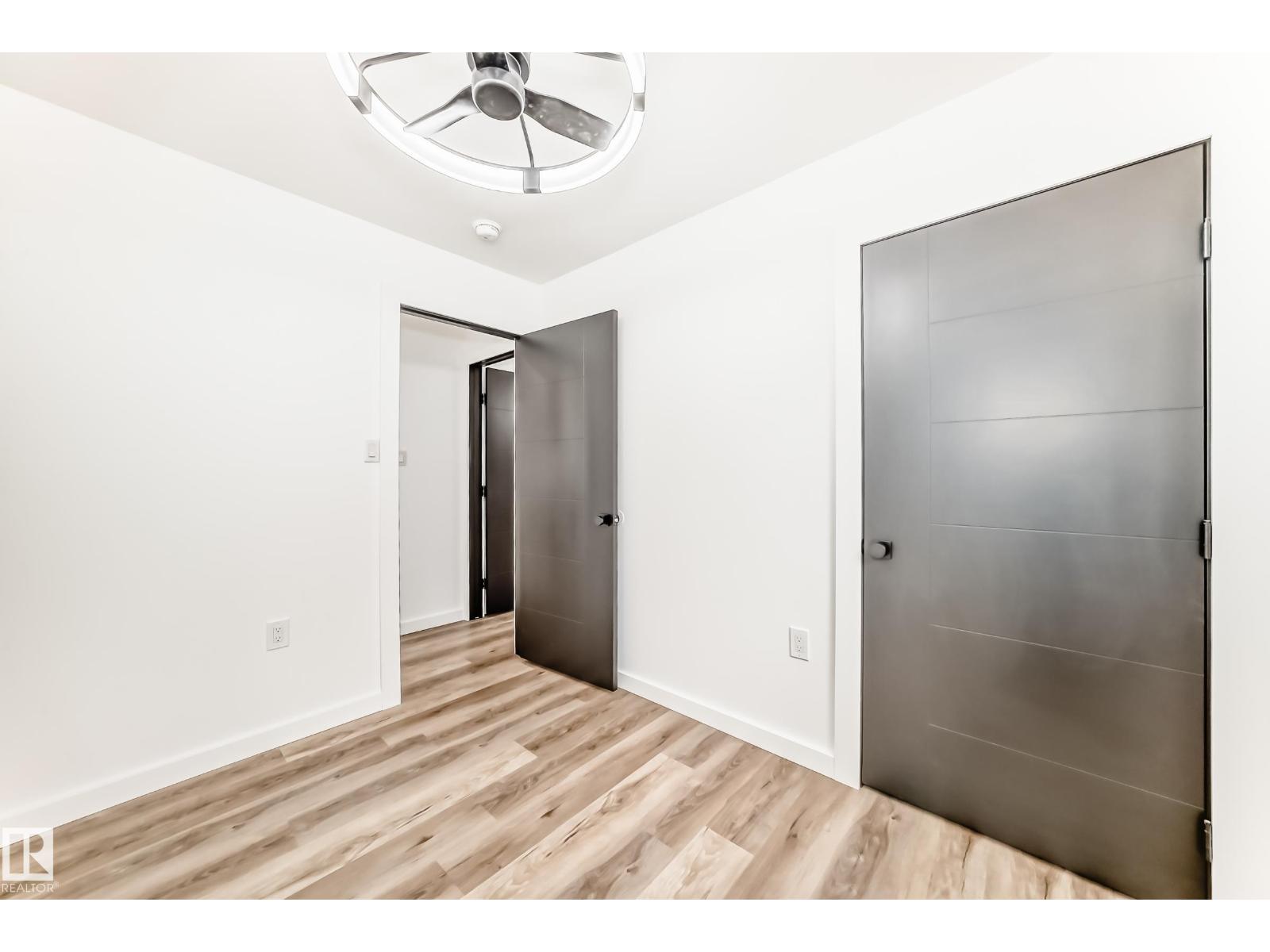 5608 45 ST - 25