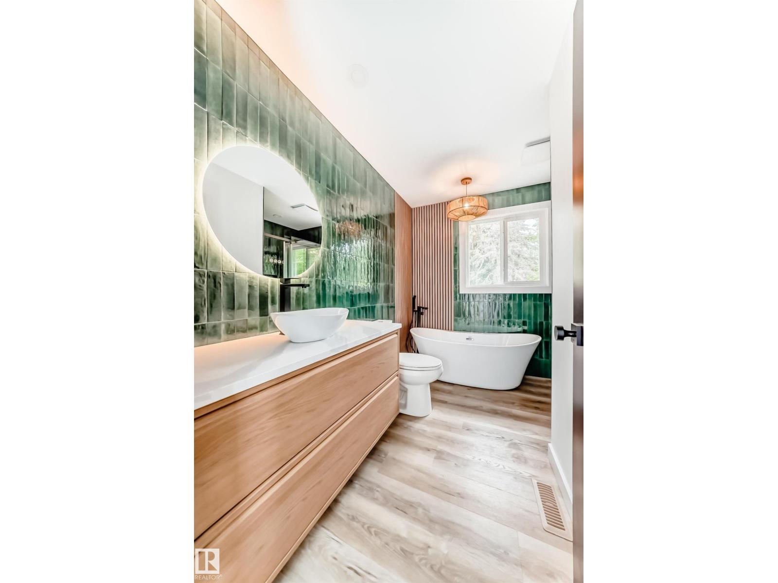 5608 45 ST - 27