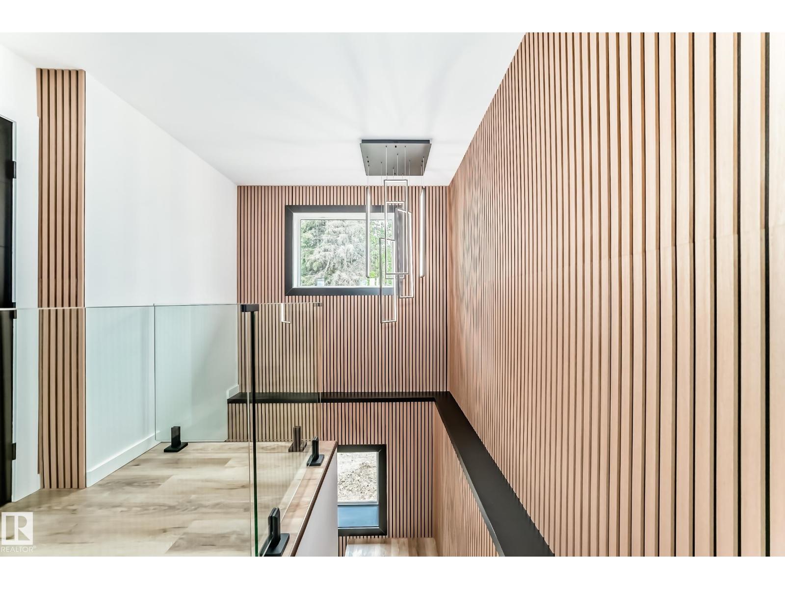 5608 45 ST - 29