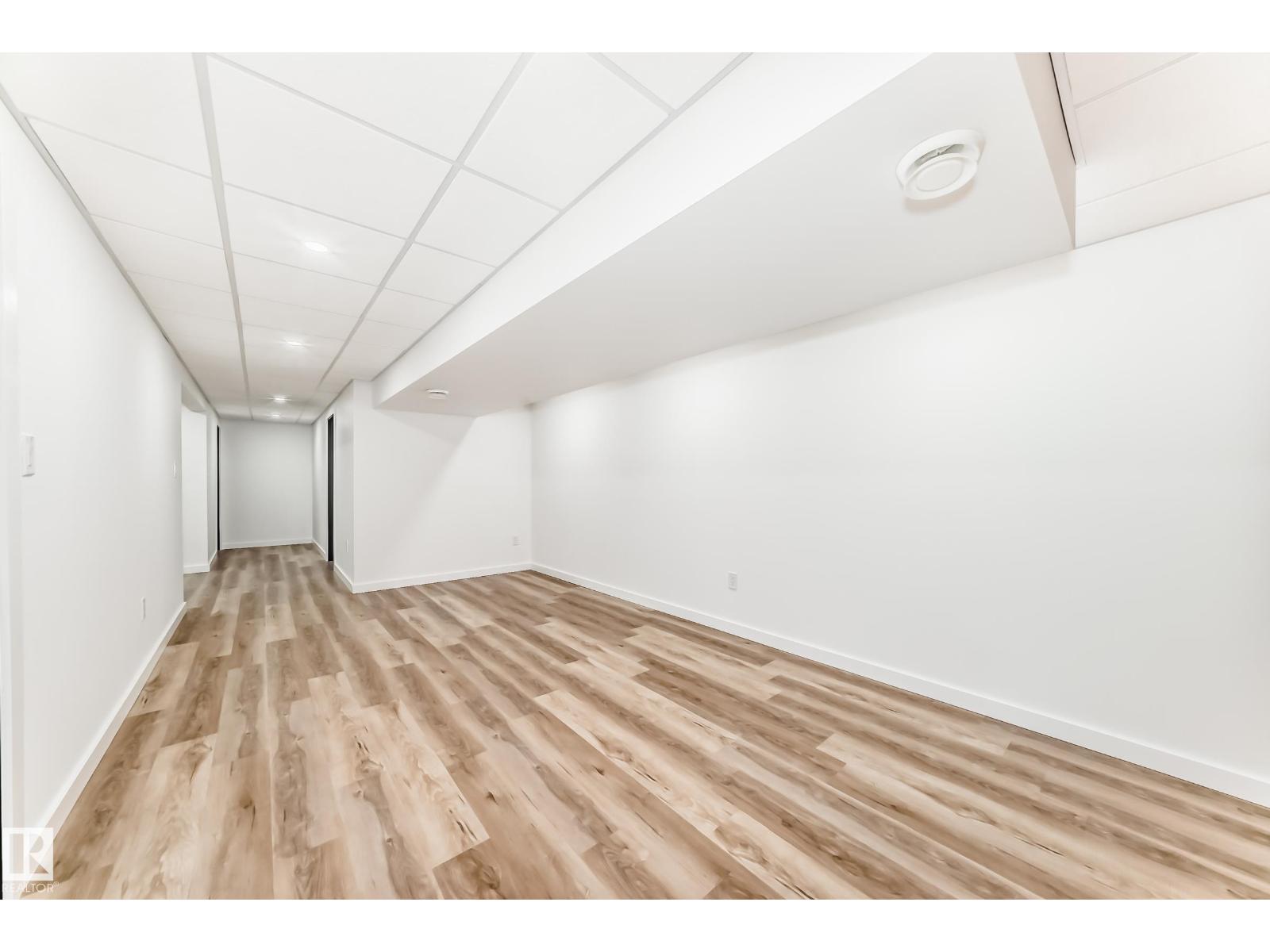 5608 45 ST - 33