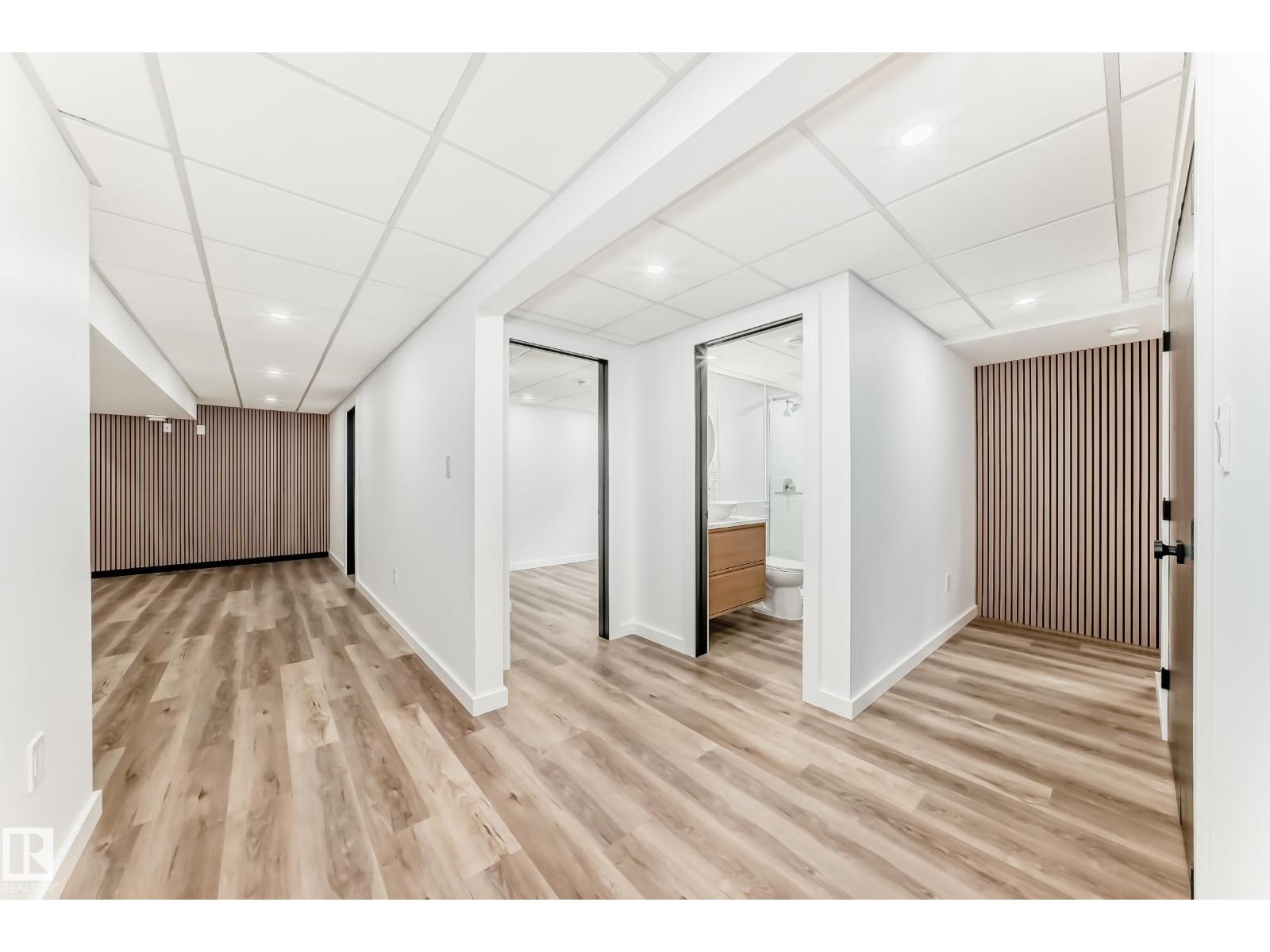 5608 45 ST - 41