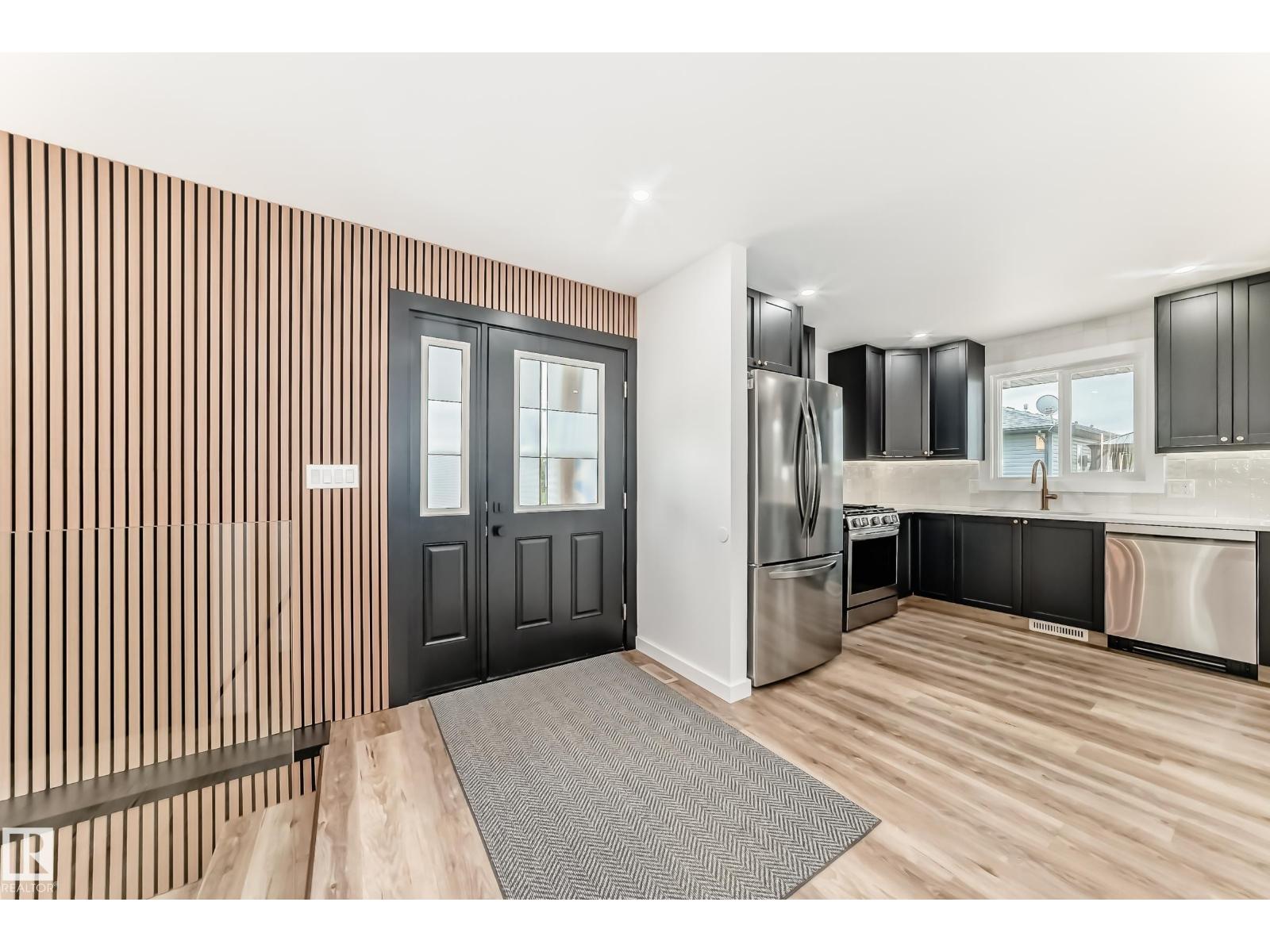 5608 45 ST - 5