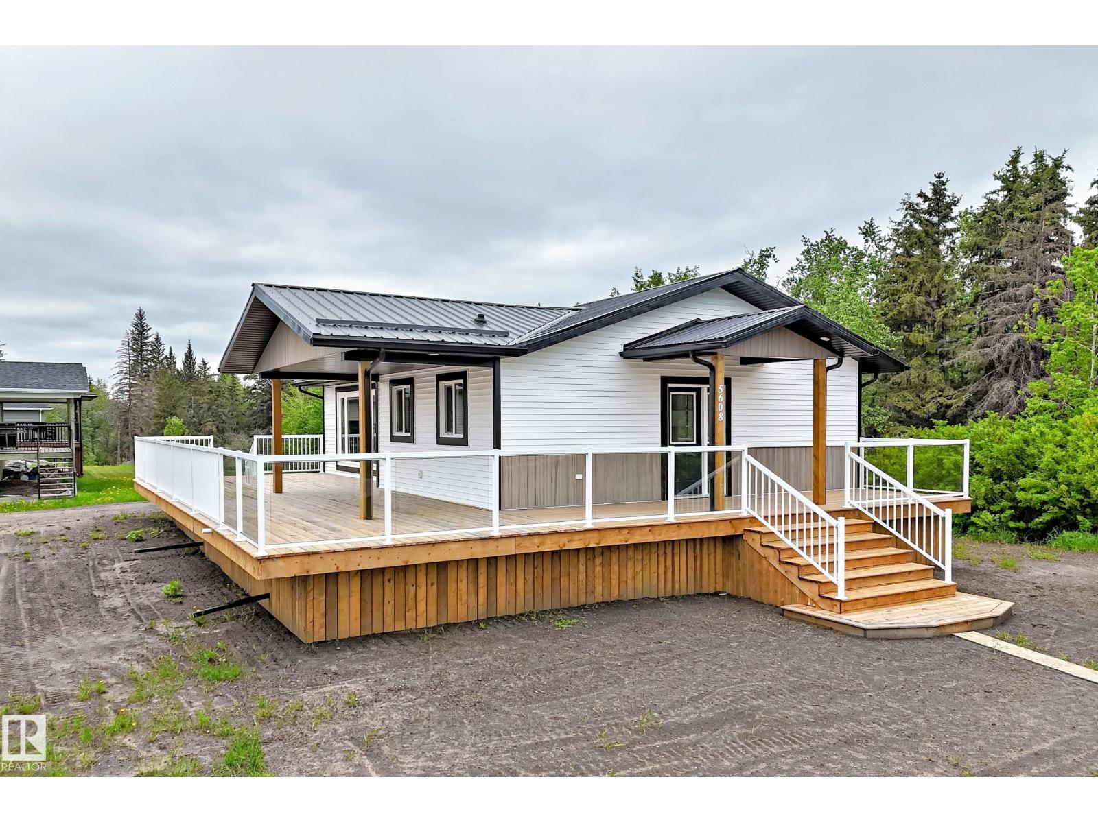 5608 45 ST - 62