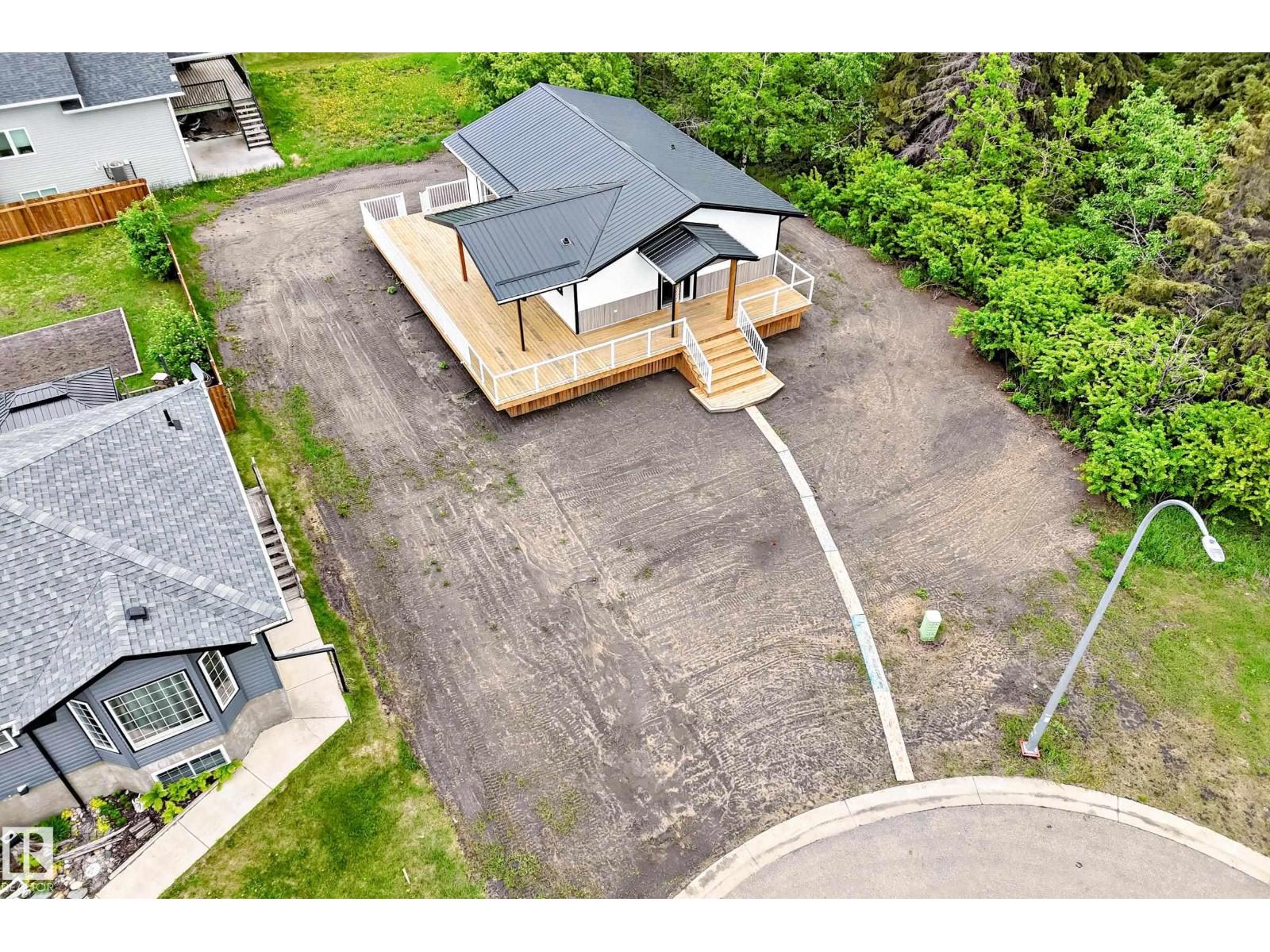 5608 45 ST - 63