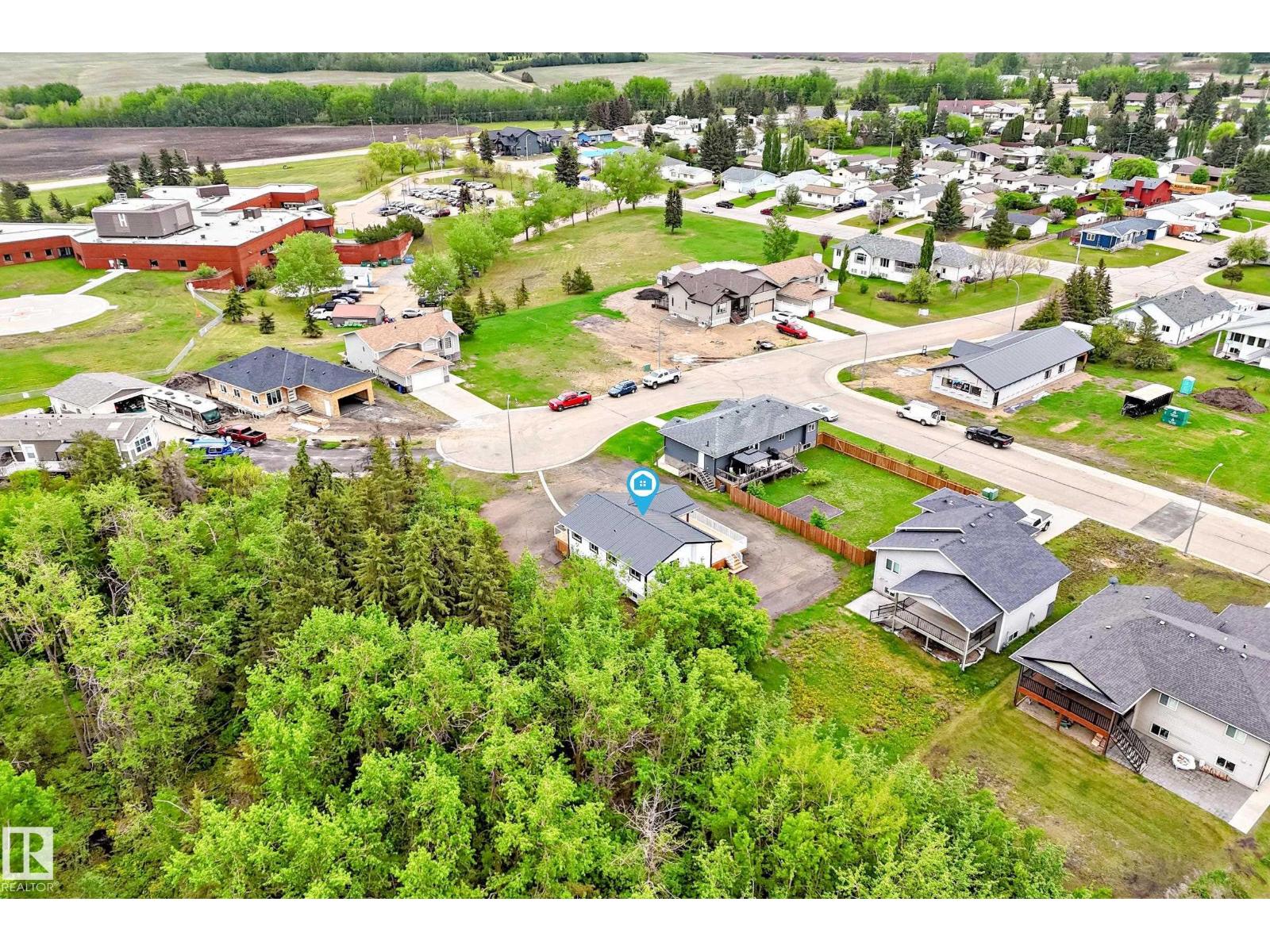 5608 45 ST - 70