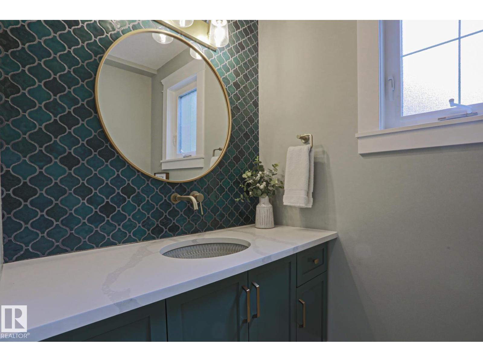 516 MCLEOD AV — photo 12