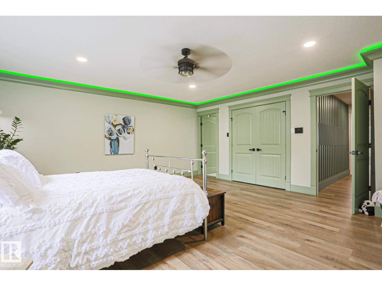 516 MCLEOD AV — photo 24