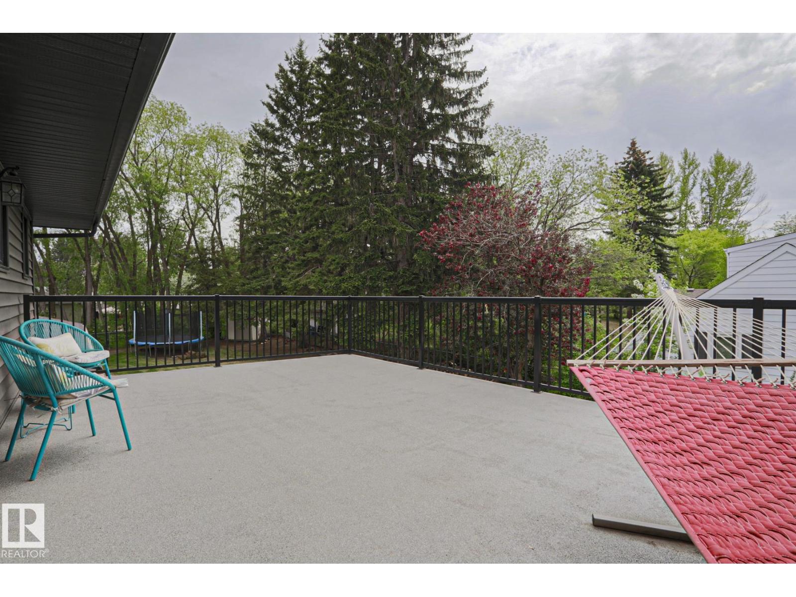 516 MCLEOD AV — photo 36