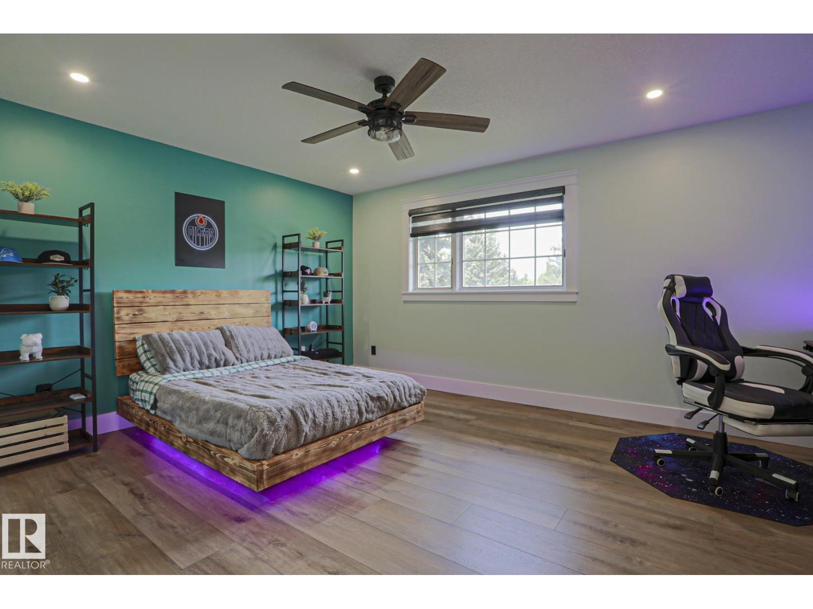 516 MCLEOD AV — photo 45
