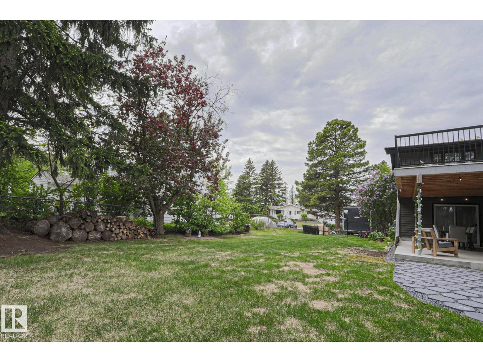516 MCLEOD AV — photo 70