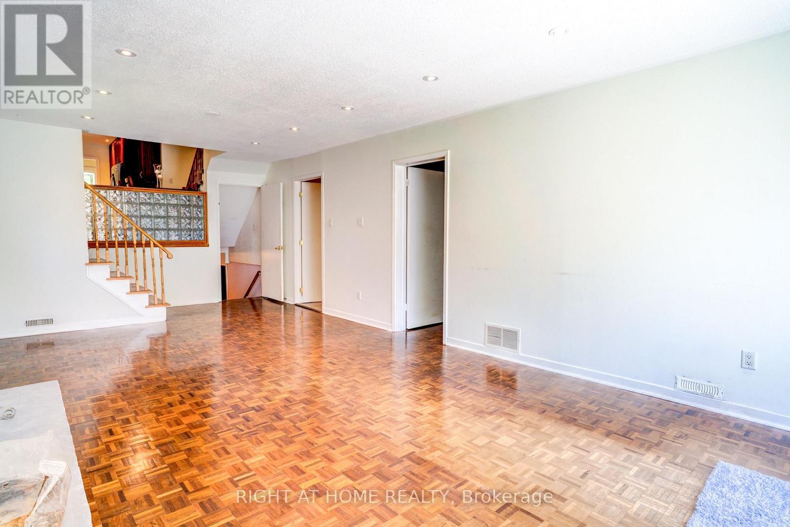 47 SHIELDMARK CRESCENT - 21