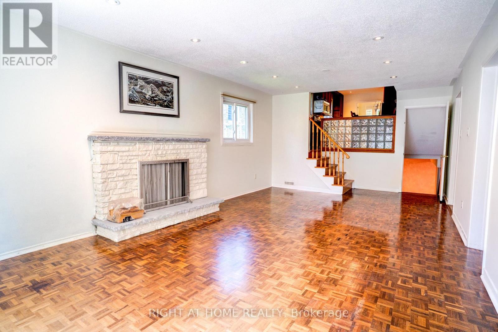 47 SHIELDMARK CRESCENT - 22