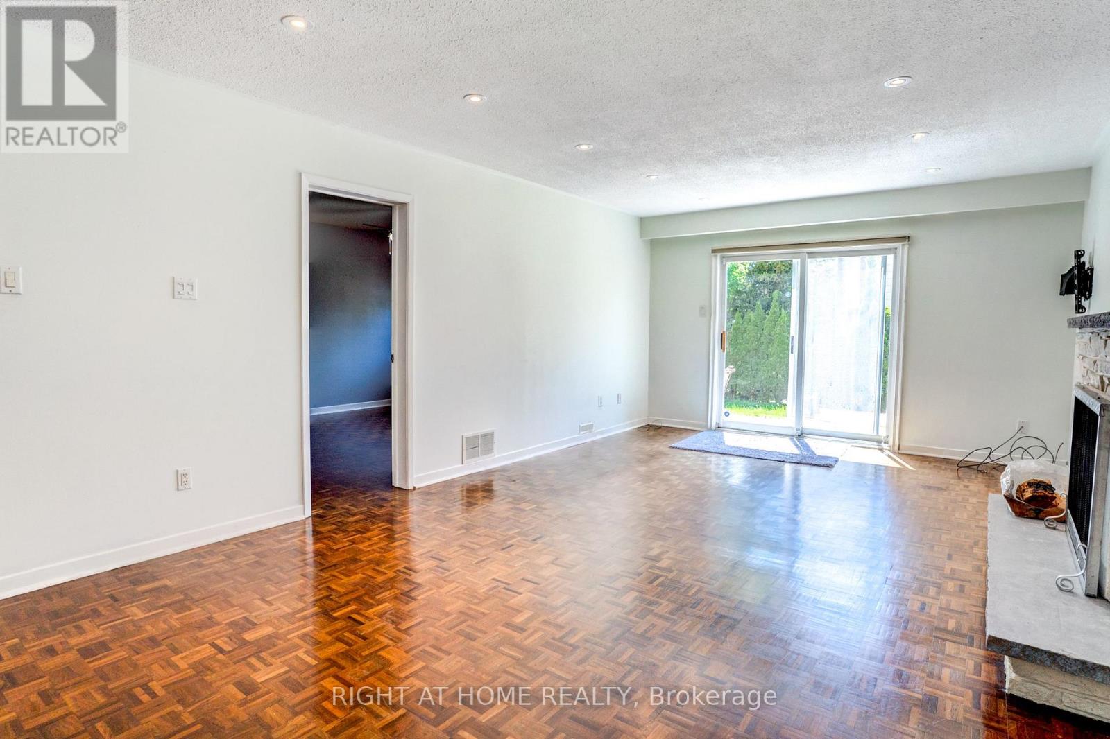 47 SHIELDMARK CRESCENT - 26