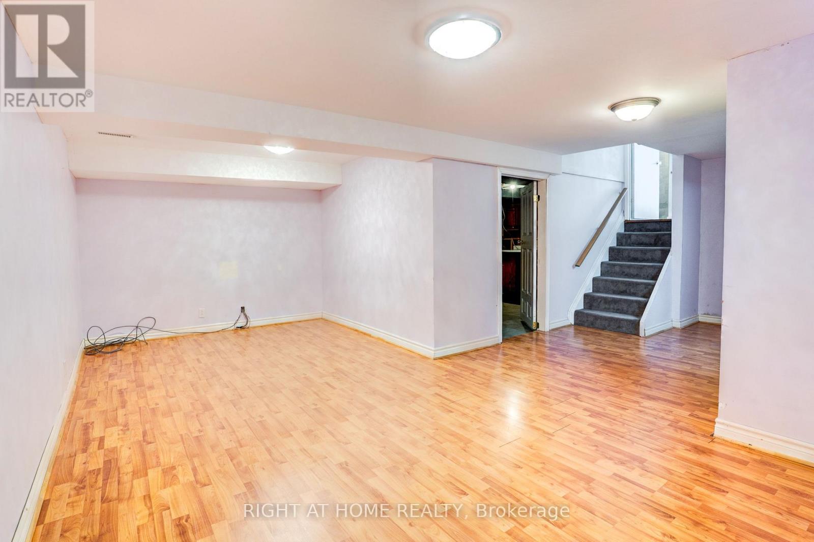 47 SHIELDMARK CRESCENT - 36