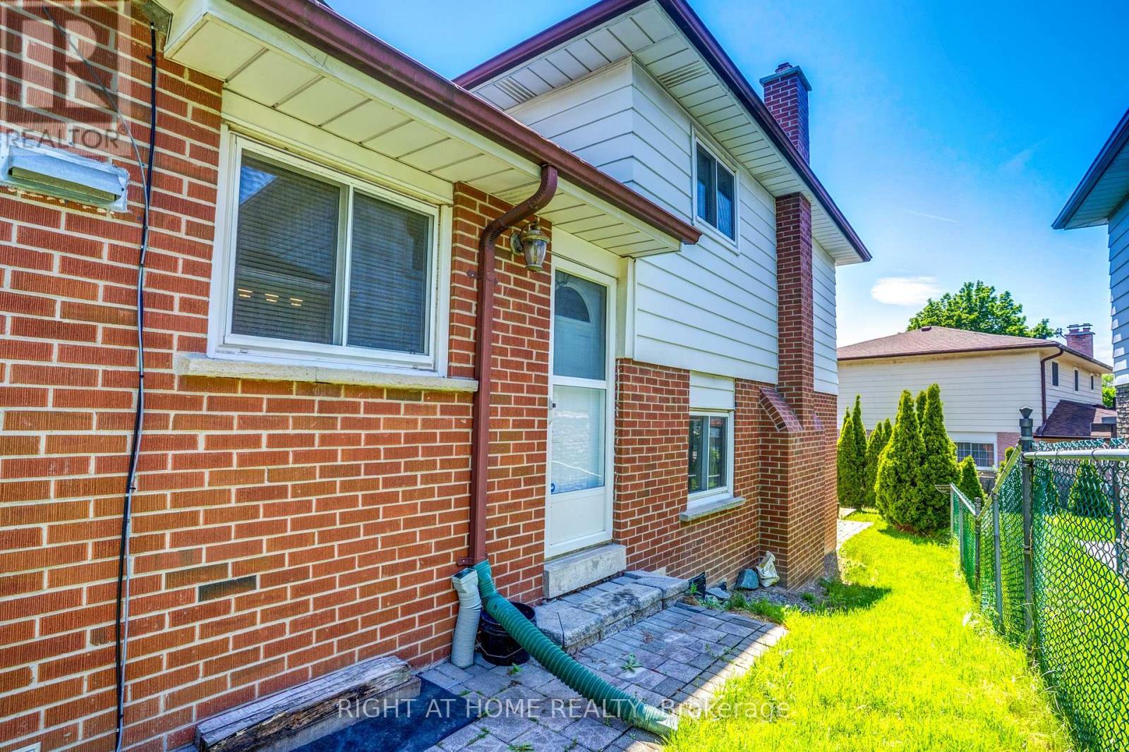 47 SHIELDMARK CRESCENT - 43