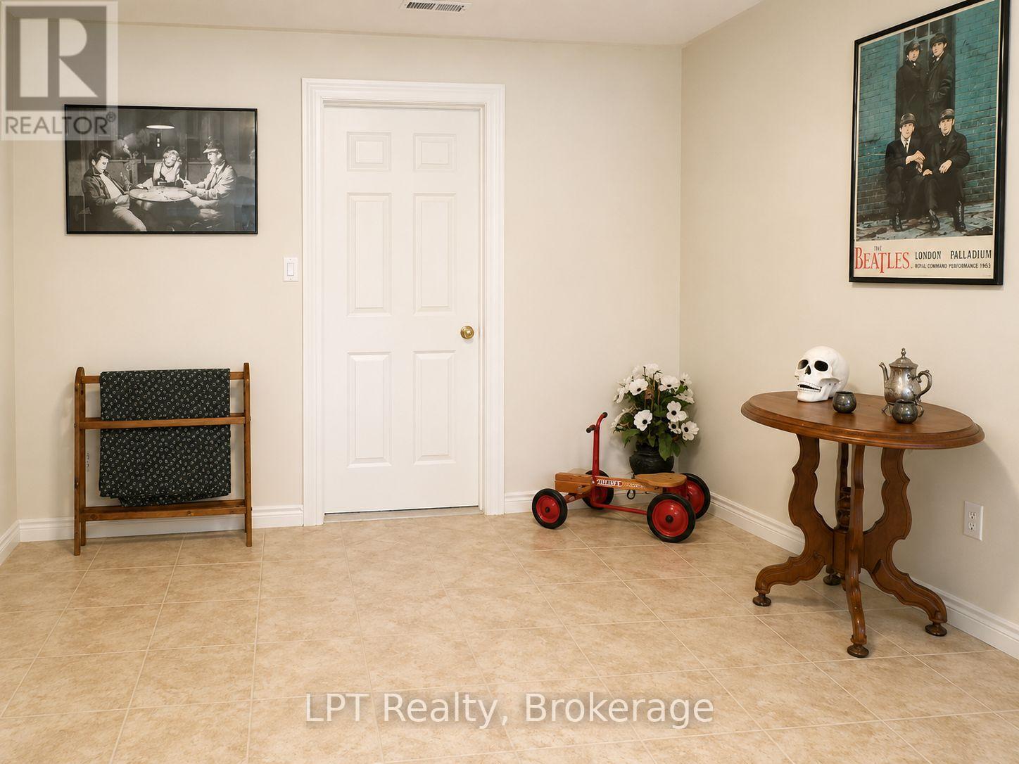 10 VICARI ROAD - 16