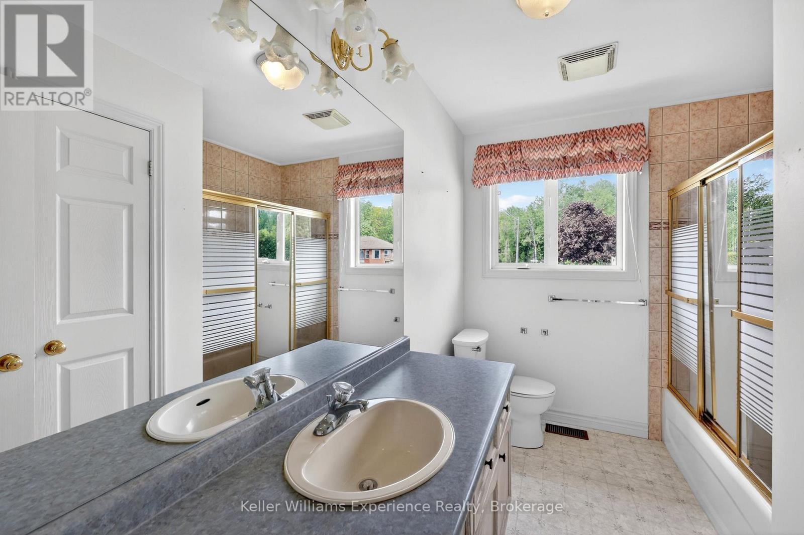 5 BRIDLE ROAD - 11