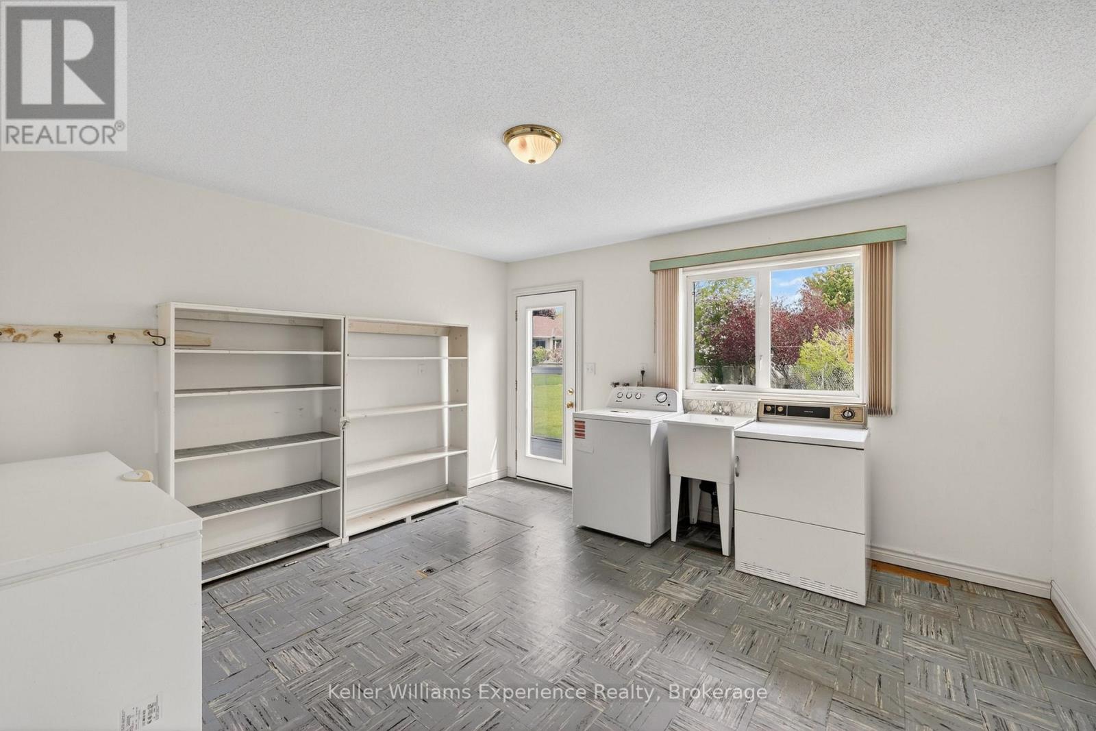 5 BRIDLE ROAD - 12