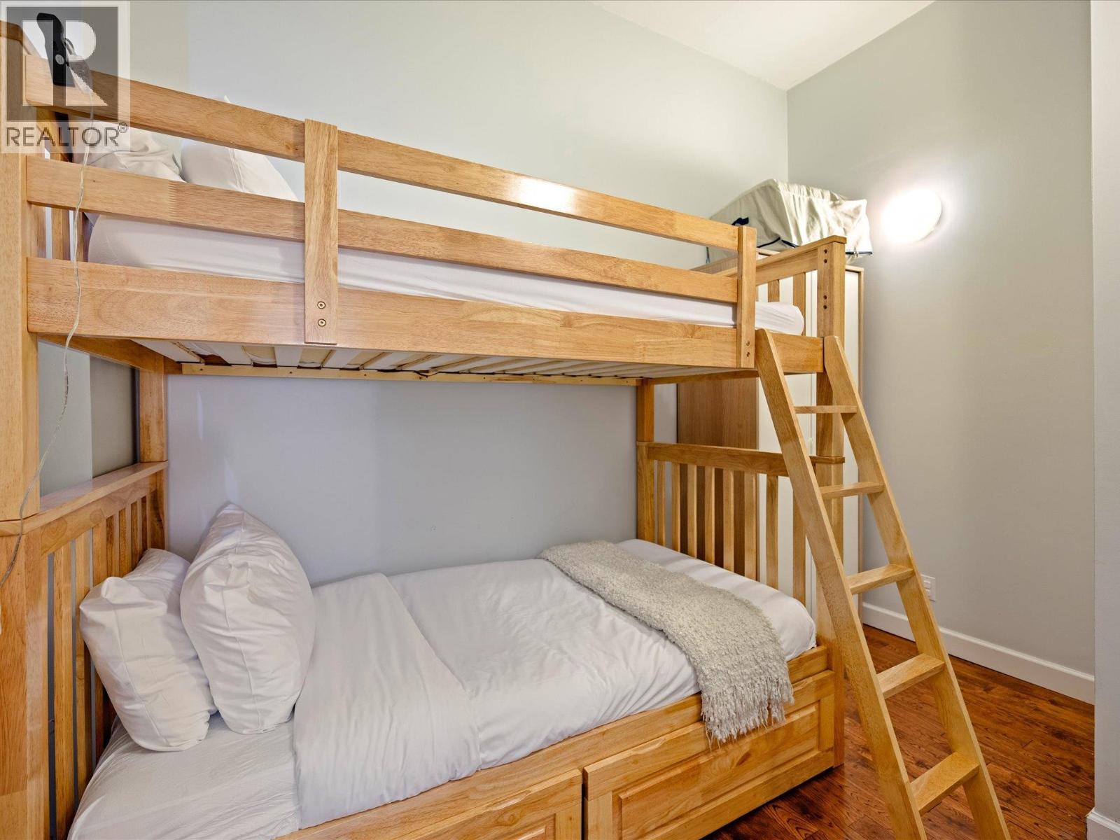 1 2240 GONDOLA WAY, Whistler