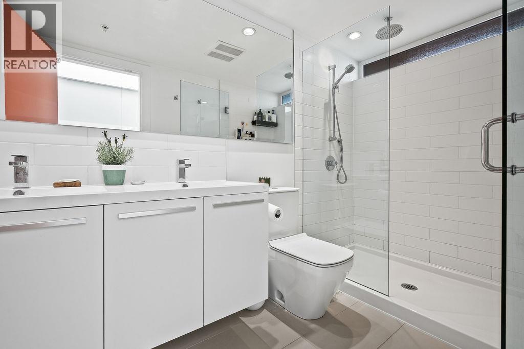 311 1647 E PENDER STREET, Vancouver