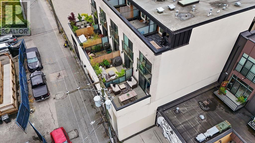 311 1647 E PENDER STREET, Vancouver