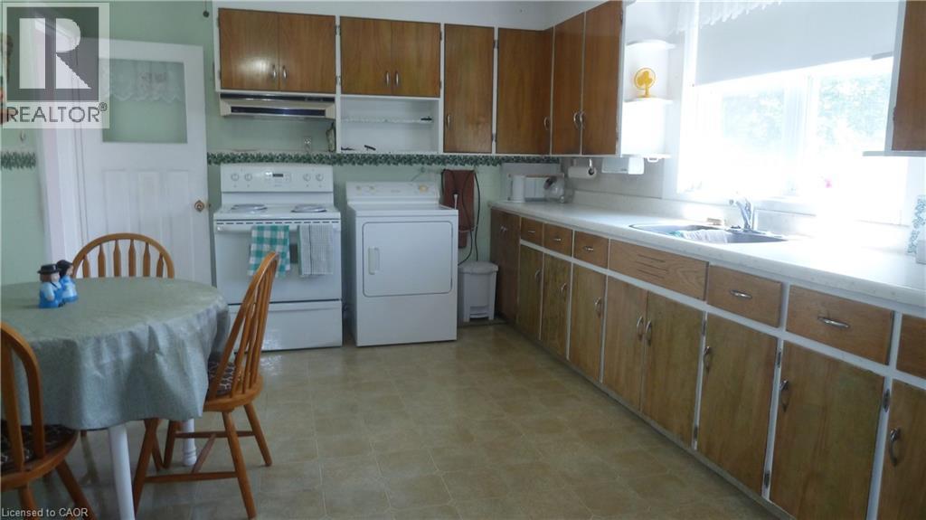 1023 WEBER Street E - 11