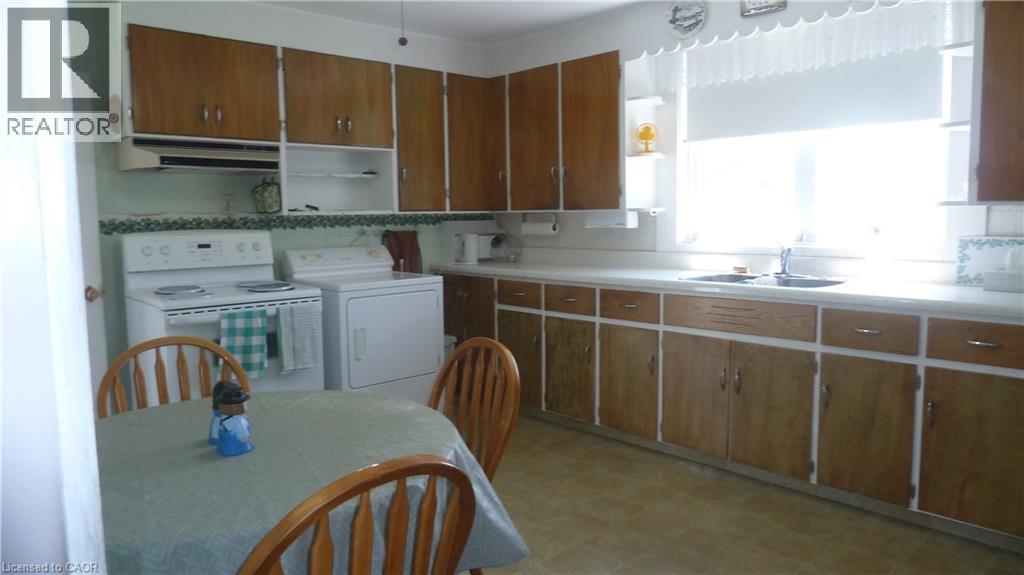 1023 WEBER Street E - 12