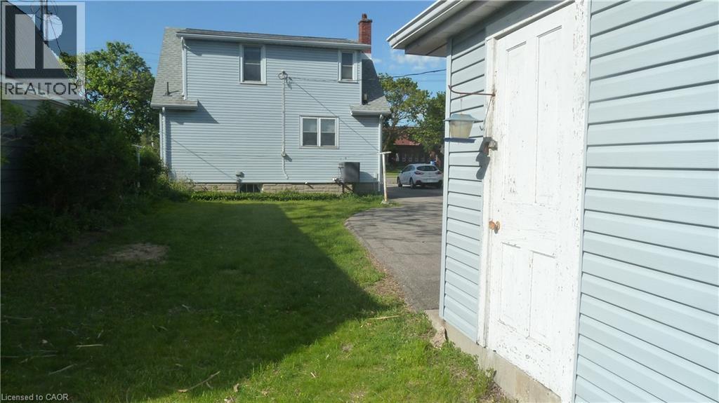 1023 WEBER Street E - 47