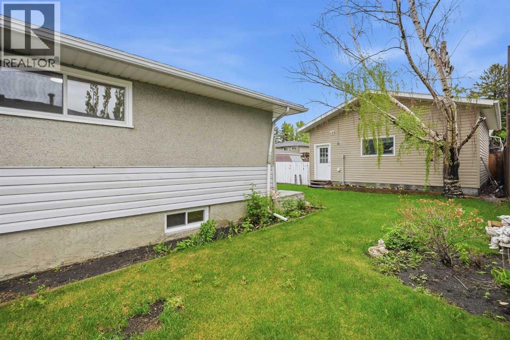 1040 16 Street NE - 32