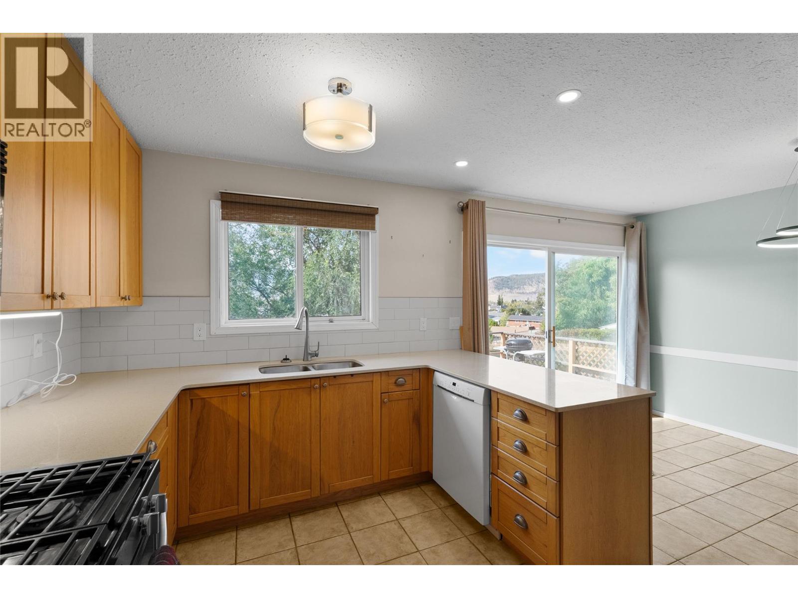 1799 Armstrong Street - 21